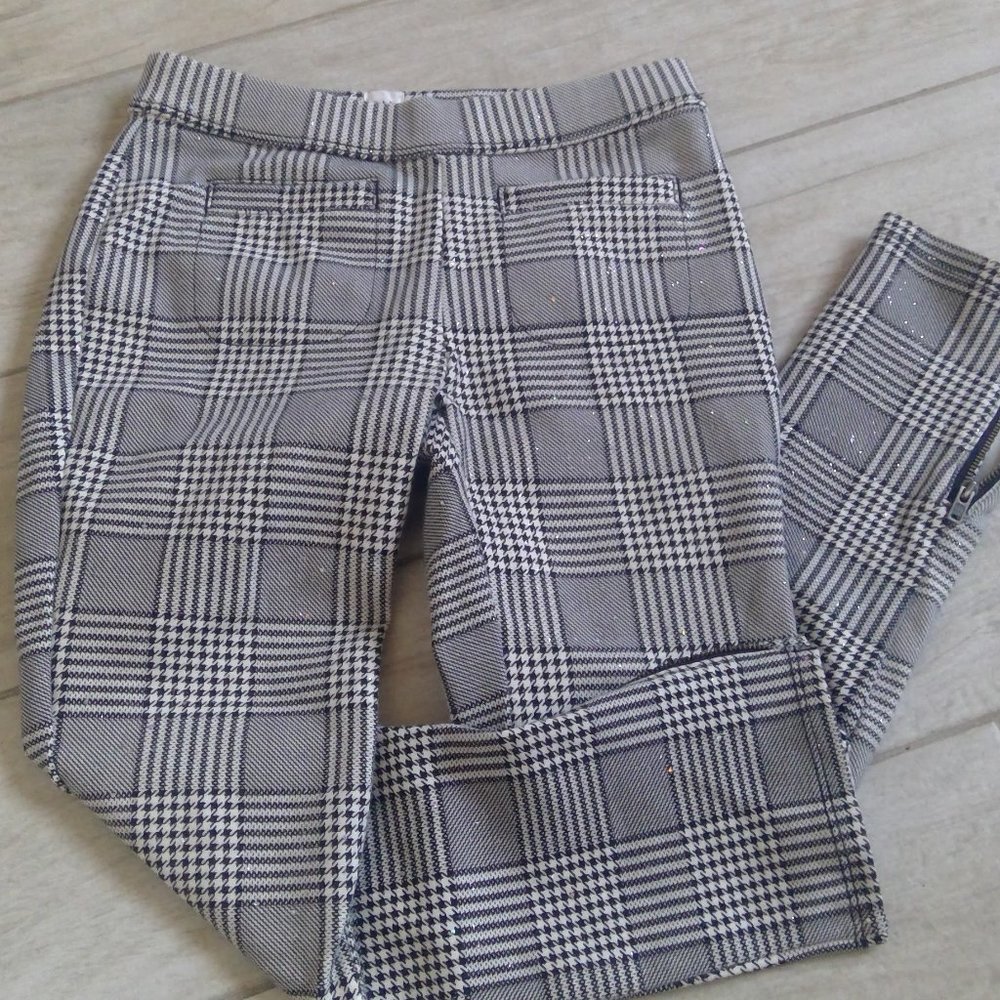 Sparkle girls black and white pants with pockets.